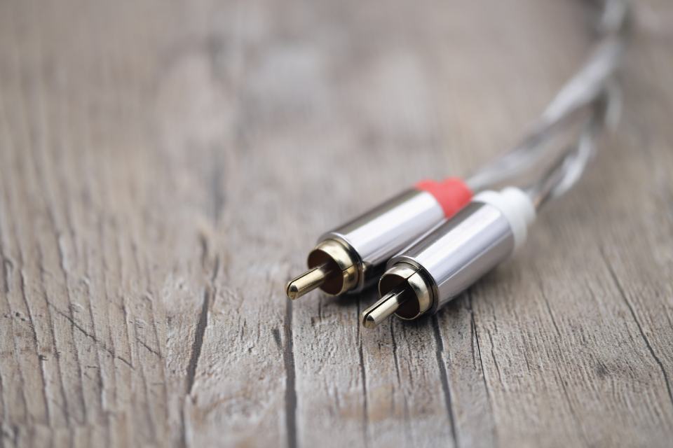 Red and white RCA audio plugs